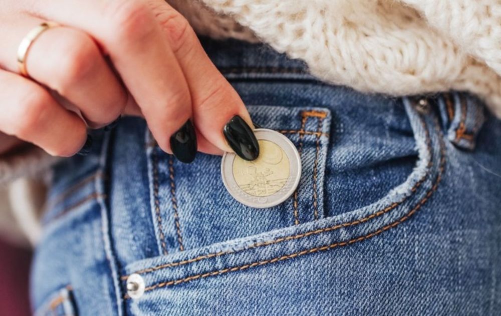El bolsillo chico aún se mantiene diseñado en el jean. Por eso, más allá de la moda, se conserva como una especie de guiño histórico al pasado.