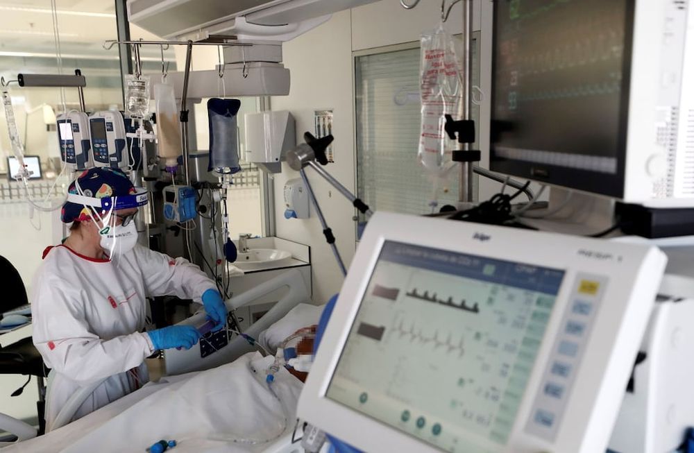 Los servicios intensivos para infantes en Alemania se encuentran saturados debido a un virus estacional, pero ante el que no se ha podido generar inmunidad natural durante la pandemia.