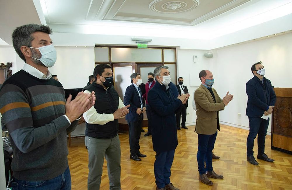 Intendentes oficialistas ya tienen el borrador de la ley de boleta única: Ulpiano Suarez (Capital), Juan Manuel Ojeda (Malargüe), Sebastián Bragagnolo (Luján), Gustavo Soto (Tupungato) y Tadeo García Zalazar (Godoy Cruz).