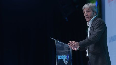 El año cerrará con equilibrio fiscal, resaltó el ministro Caputo en Idea.