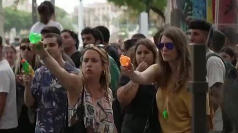 Los Andes | Este fin de semana, más de 150 organizaciones y movimientos sociales se unieron para manifestarse contra la creciente presión del turismo en la ciudad.
