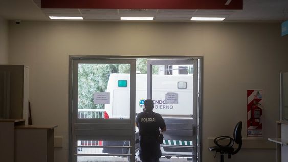 Los heridos –identificados como: R. C., de 22 años; J. C., de 24 años; e I. G. de 26 años- fueron llevados al Hospital Central donde fueron asistidos.