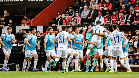 Los Andes | Godoy Cruz logró una importante victoria ante Newells, su puso a tiro de la punta y por ahora clasifica a la Copa Sudamericana. / Gentileza: Prensa Godoy Cruz.