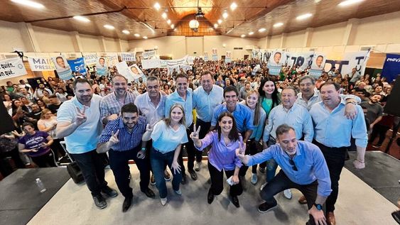 Gabriel Katopodis, ministro de Obras Públicas de la Nación, protagonizó un acto en Godoy Cruz junto a intendentes, legisladores, funcionarios y militantes.