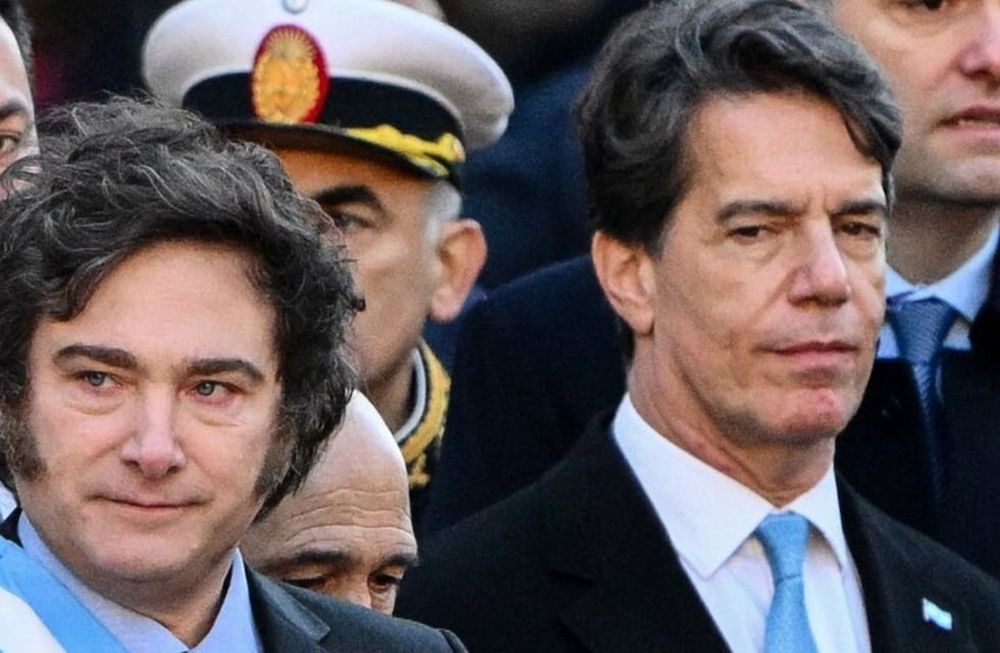 El mandatario reveló desde su estadía en España el motivo por el cual reemplazó al exjefe de Gabinete con quien era su ministro del Interior, Guillermo Francos. Foto: Gentileza.