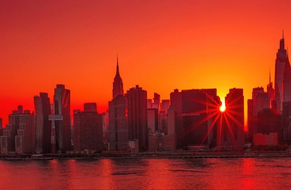 El Museo de Historia Natural de Nueva York recomienda aprovechar el Manhattanhenge en las calles 14, 23, 34, 42 o 57 - Foto @Alertas_RD