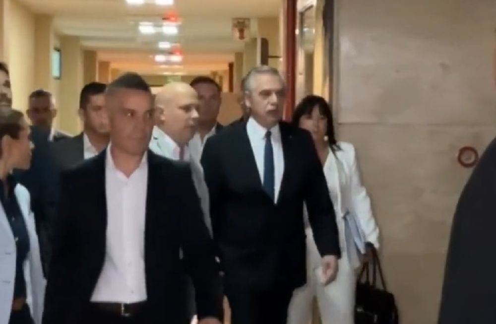 Alberto Fernández en su reaparición pública: declaración indagatoria en Comodoro Py por la causa de los seguros (Captura TN)