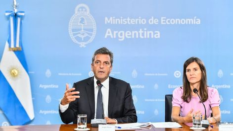 Sergio Massa y Fernanda Raverta anunciaron la ampliación de asignaciones familiares para trabajadores registrados.
