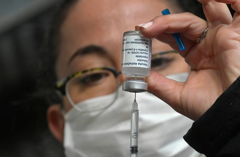 Vacuna de AstraZeneca, una de las aplicadas en Argentina - Orlando Pelichotti / Los Andes