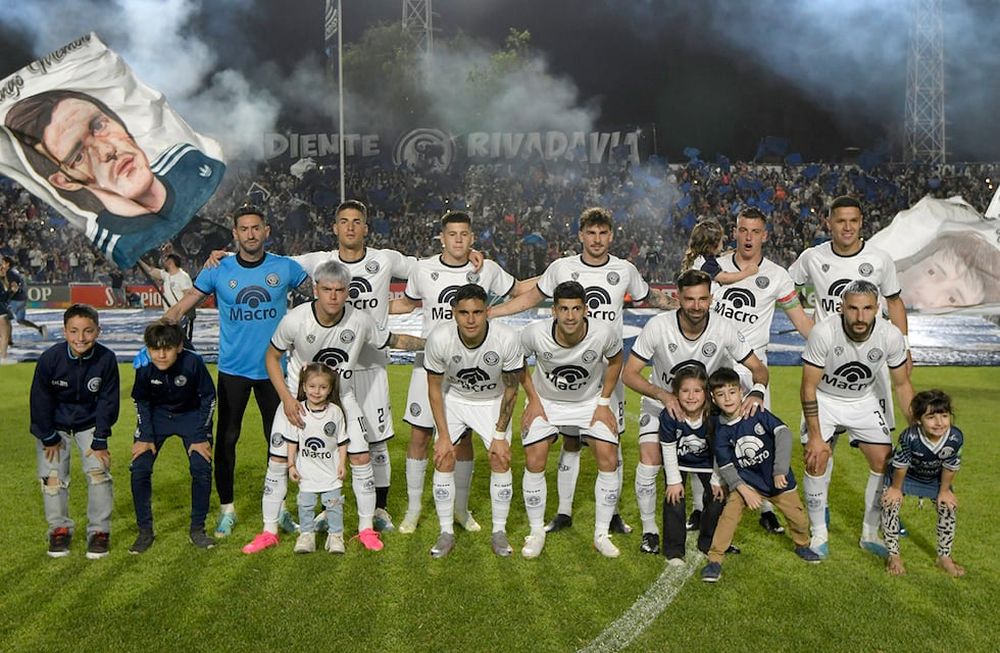 Independiente Rivadavia se juega el ascenso ante Almirante Brown en Córdoba.Foto. Orlando Pelichotti