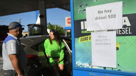 Los Andes | El faltante de combustibles en las estaciones de todo el país se explica por las trabas a las importaciones, el congelamiento de precios y la disparidad de valores entre distintos canales y banderas. Foto: José Gutierrez / Los Andes