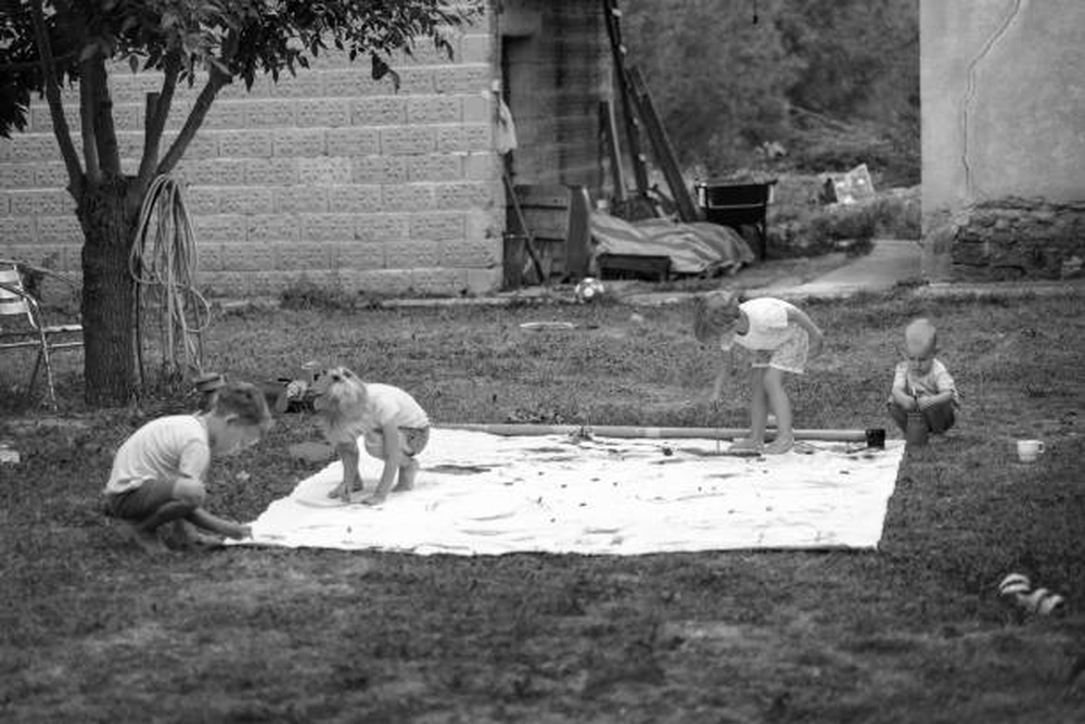 Ni&ntilde;os jugando en la d&eacute;cada de 1960.