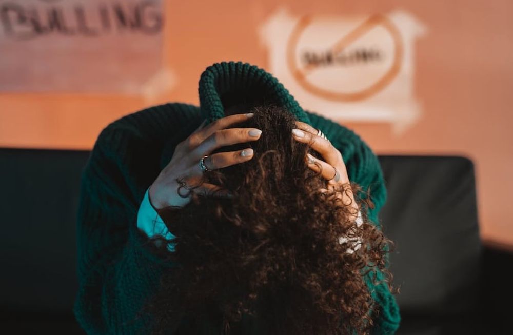 El 50% de las denuncias fueron hechas por personas cis femenino, seguido de un 42% por cis masculino; 3,15% de trans femenino; 1,57% no binario; 1,55% por persona jurídica y, finalmente, 1,14% trans masculino. Imagen ilustrativa: Pexels.