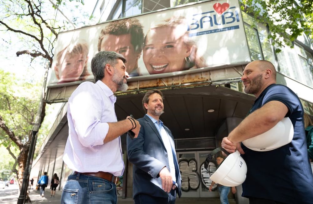Ulpiano Suarez recorrió las obras de remodelación del ex local de Balbi