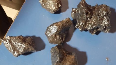 Los Andes | Los meteoritos que iban a cruzar de contrabando a Chile. Gentileza Gendarmería Nacional.