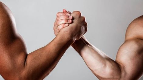 Brazo partido o no dar el brazo a torcer son algunas de las expresiones que involucran al cuerpo humano como metáfora. Foto web.