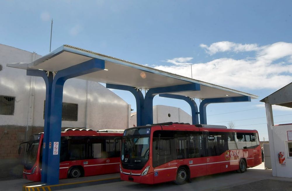 El gobernador Rodolfo Suárez inauguró la  estación de GNC para el transporte públicoFoto: Orlando Pelichotti