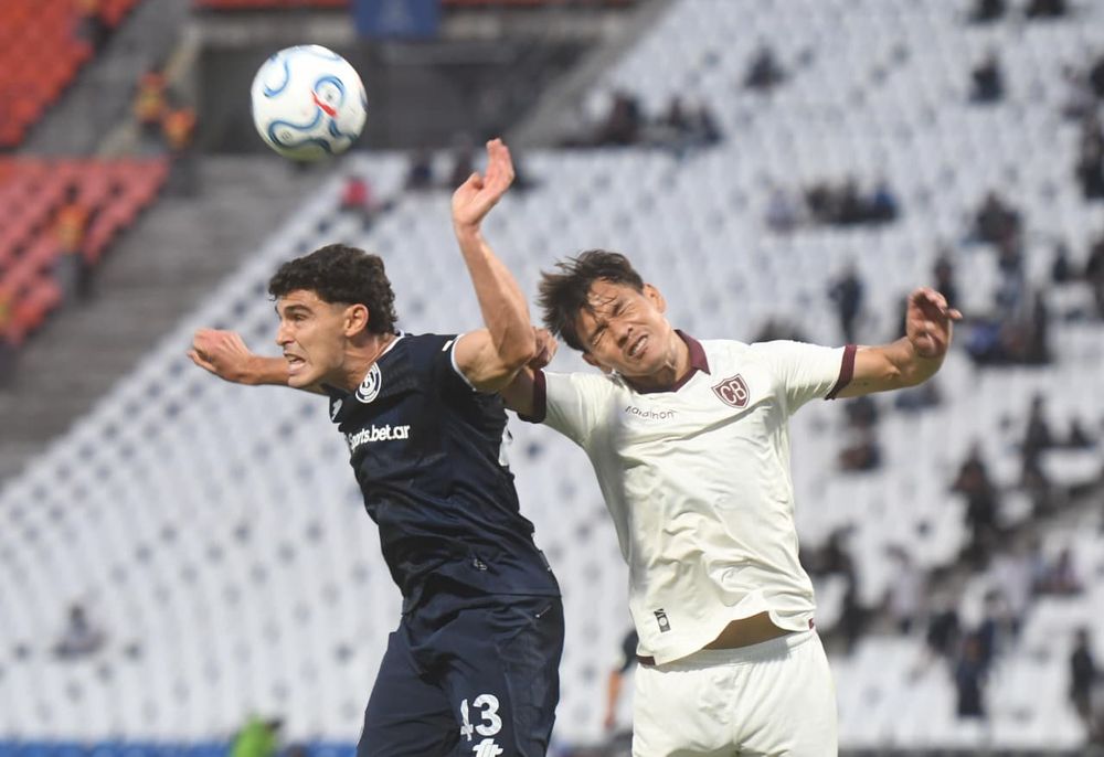 Indeopendiente Rivadavia debutó en la Copa Libertadores. Histórico. Enfrentó a Bolivar por la primera fecha de zona C.&nbsp;