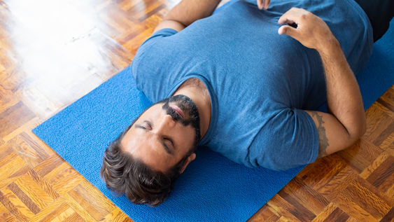 reduce el estres y mejora tu atencion y memoria: el ejercicio de respiracion que tarda menos de 50 segundos