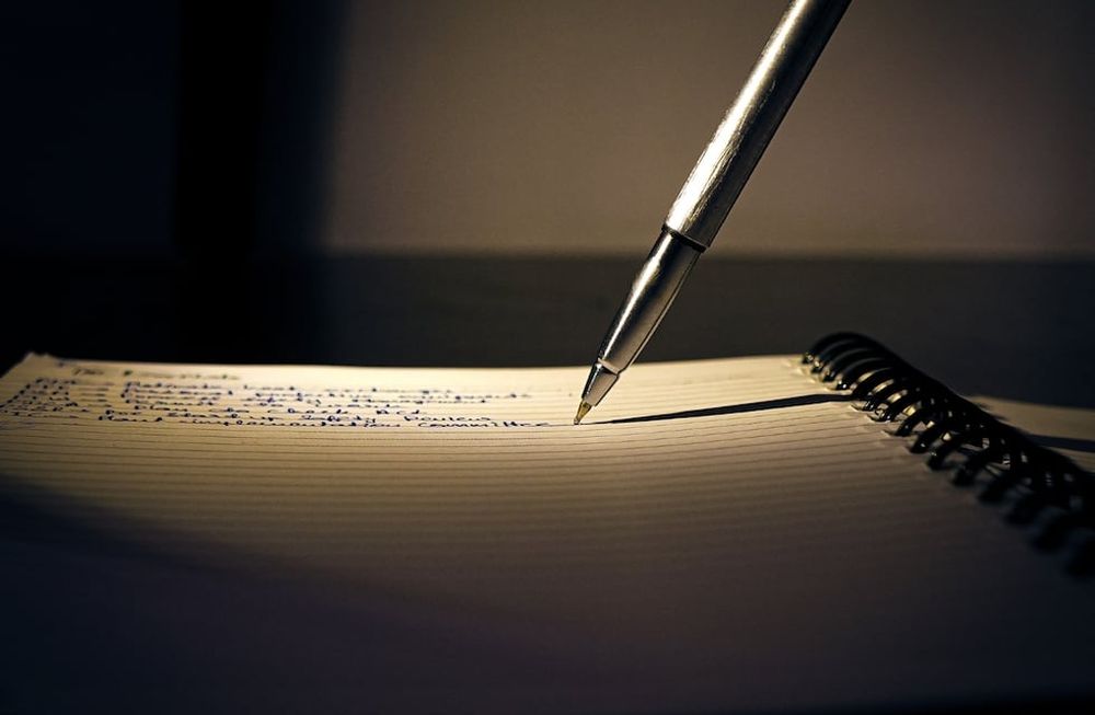 El premio busca galardonar a los escritores locales.