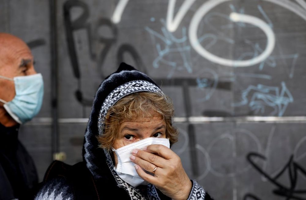 Argentina logró bajar nuevamente los contagios. AP
