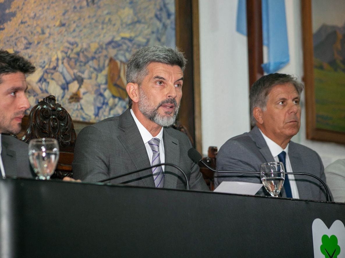 Ulpiano Suárez en la apertura de las sesiones ordinarias del Honorable Concejo Deliberante.