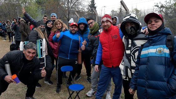 Ayer comenzó la venta de entradas y abonos para el partido de fútbol16avos de final de la Copa Argentina que protagonizarán el Club Atlético River Plate, contra el Club Talleres de Córdoba  en el Estadio Malvinas Argentina de Mendoza. Foto:  Orlando Pelichotti