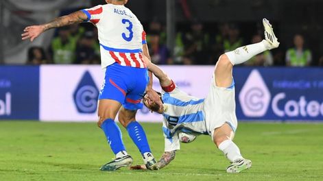 Los Andes | Alderete, que ya tenía amarilla, bajó a Messi sobre el mediocampo y debió ser expulsado. /Foto: web