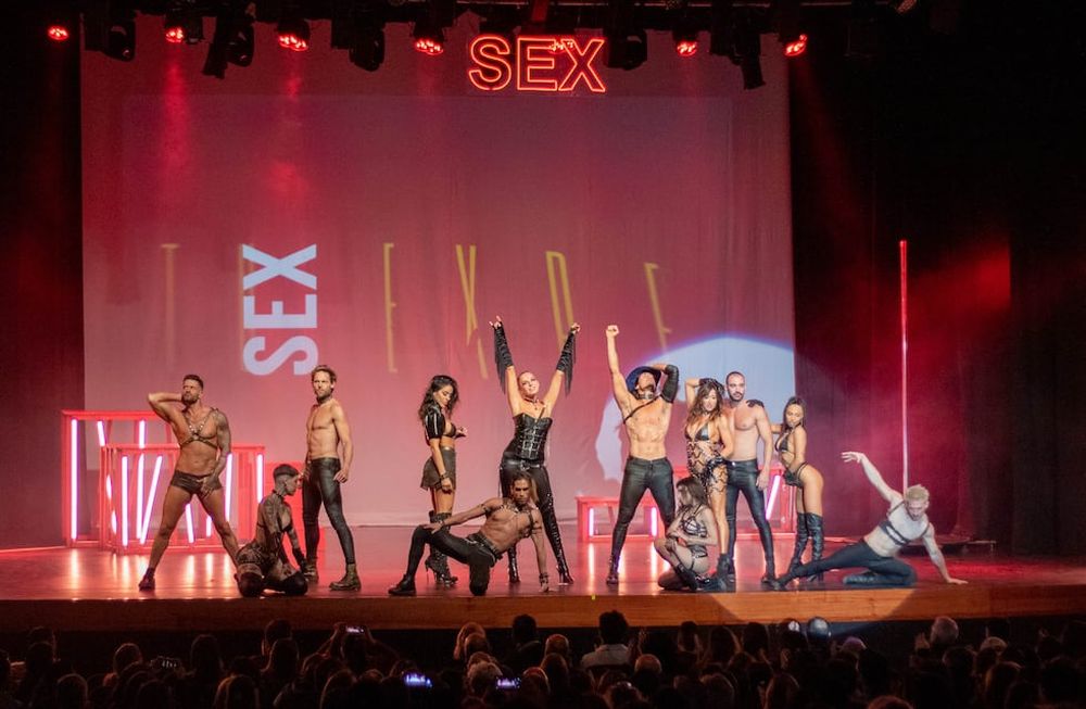 Sex llegó al Teatro Mendoza e inquietó al público local.