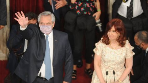 Fernandez optó por dar a su discurso l impronta de un tributo a Néstor y Cristina. Fotos: Gentileza.