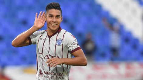 Pol Fernández presiona para jugar en River. / Los Andes
