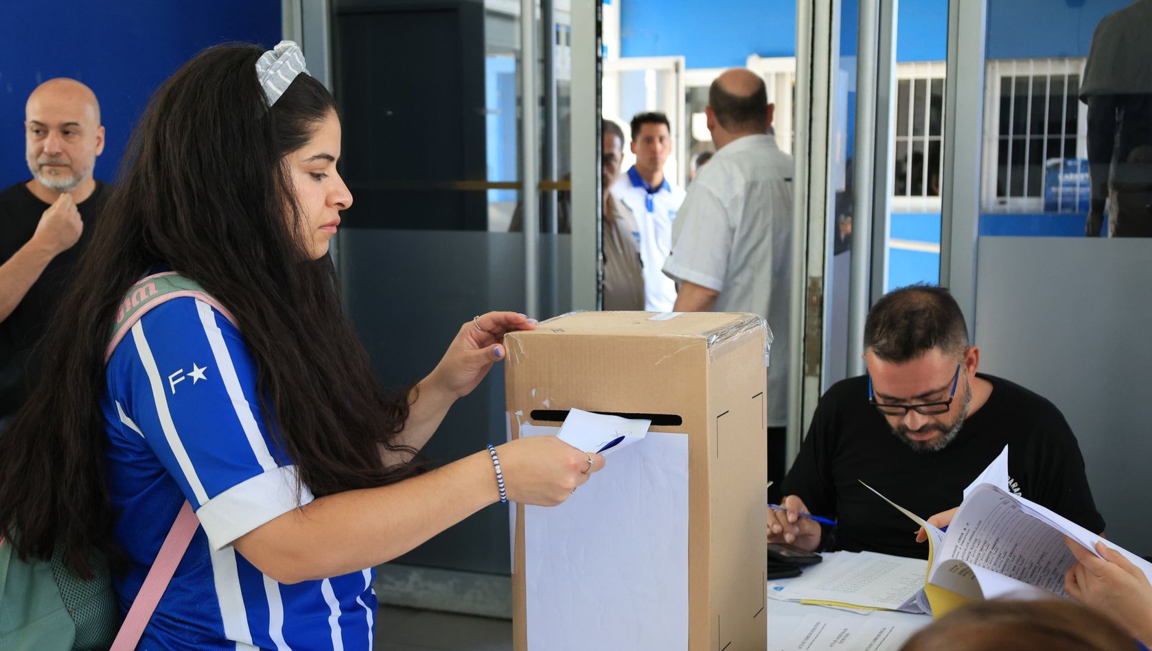 Jornada histórica en el Tomba: 1919 socios pleno, deciden el futuro de la institución.&nbsp;