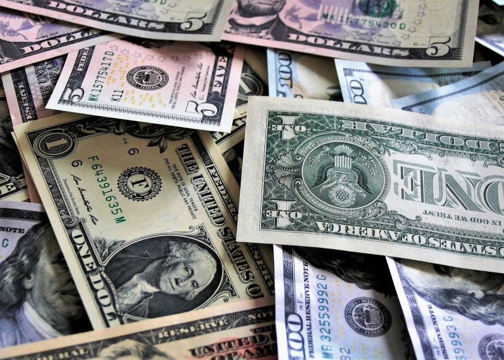 El piso de los $1.000 fue anunciado por el presidente Javier Milei, quien dijo que la idea era empezar a comprar divisas a ese nivel.