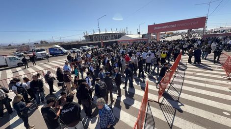 Tras el Zonda, el ingreso a la Feria San Juan Minera fue un caos el segundo día.&nbsp;