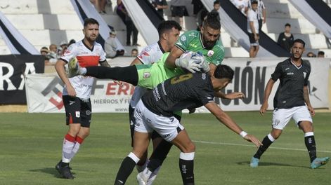 Gimnasia enfrenta al Deportivo Morón por la Primera Nacional / Orlando Pelichotti.