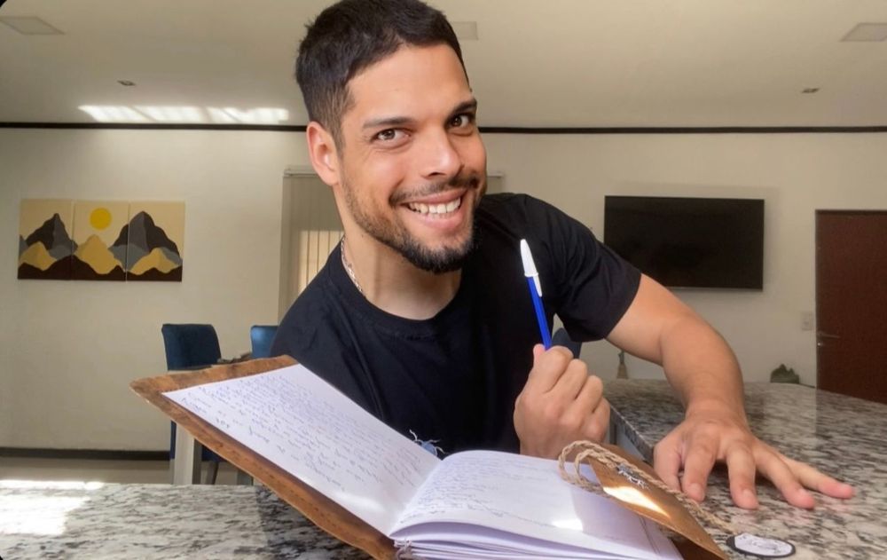 Viniciuz el brasileño que la rompe en redes  (1).jpg