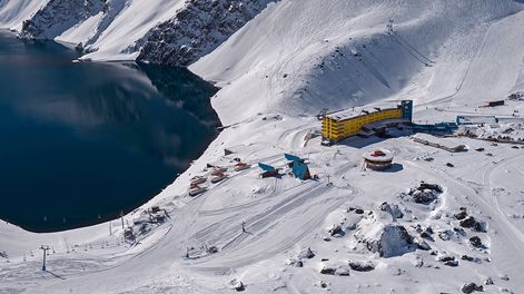 Cuánto cuesta pasar el día de nieve, esquí y comida en Portillo (Chile)
