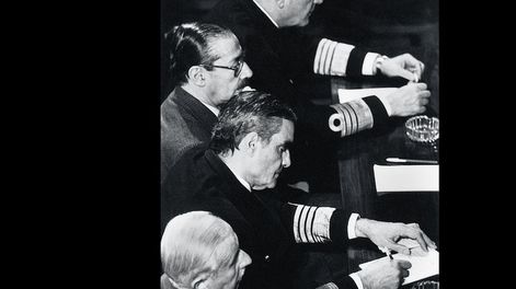 La vocación totalitaria y la ley contra el negacionismo - Por Luis Alberto Romero