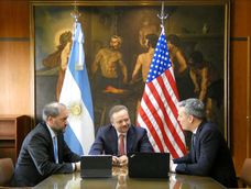 Impsa logró reestructurar su deuda con apoyo del 86% de los acreedores. En la foto, Juan Manuel Domínguez (vicepresidente), Jorge Salcedo (presidente) y Pablo Magistocchi (country manager)