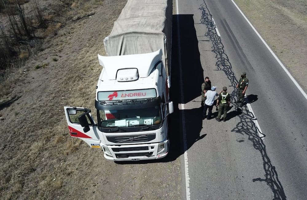 El accidente se produjo en la ruta 188, a la altura de General Alvear cuando un camionero embistió contra la gente que estaba en las orillas.