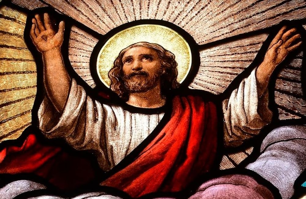 Detalle del vitral del Camarín de la Virgen de María Auxiliadora de Rodeo del Medio en Maipú, realizado por el artista español Antonio Estruch. | Foto: Archivo Los Andes