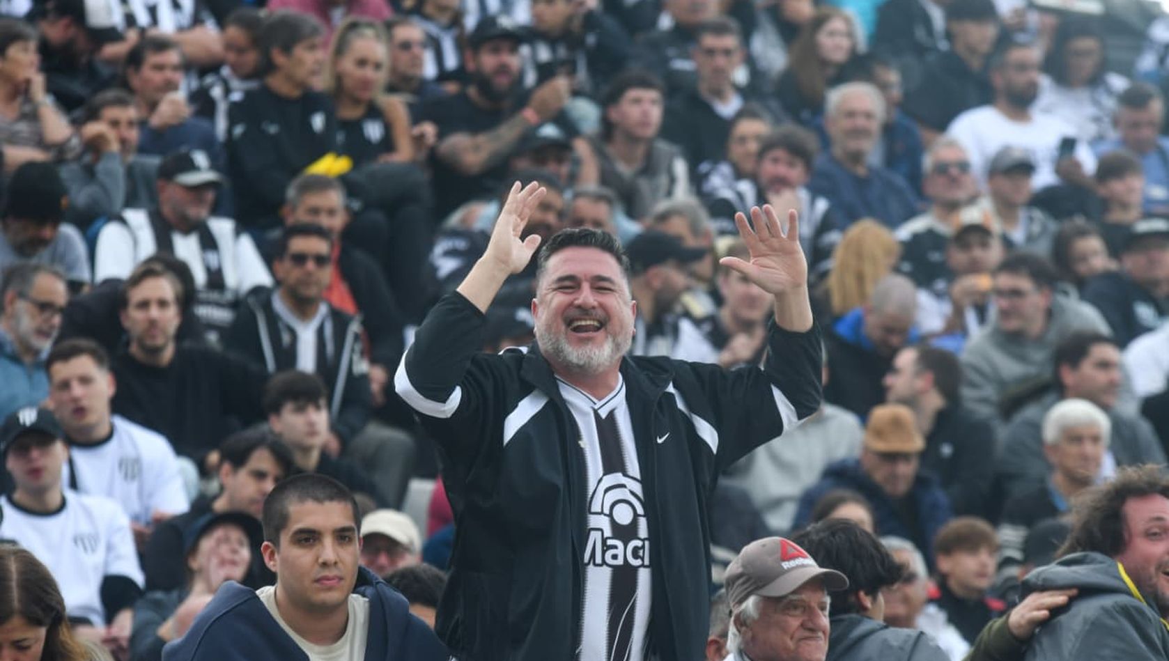 El estadio Víctor Legrotaglie se viste de gala para recibir el duelo entre Gimnasia y Esgrima y Platense.&nbsp;