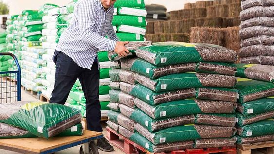 Desde el sector productivo local celebraron la reducción del impuesto PAIS, pero plantearon que el traslado a precios será paulatino y menor a 10 puntos en ciertos sectores.