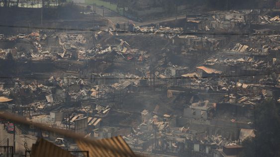 Incendios en Chile: confirman 19 muertos, más de 20 mil hectáreas quemadas y 325 viviendas destruidas.