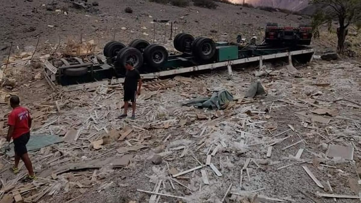 Un camionero murió tras volcar en la ruta 7 cerca de Polvaredas