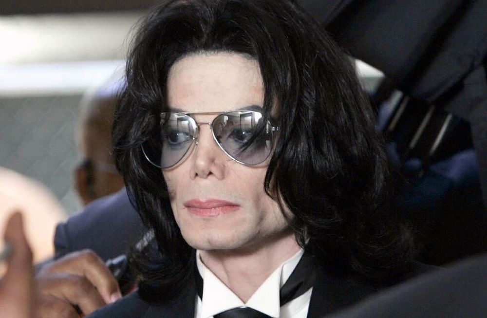 El 13 de junio de 2005, Michael Jackson fue declarado inocente y absuelto de todos los cargos en su histórico juicio por presunto abuso sexual infantil