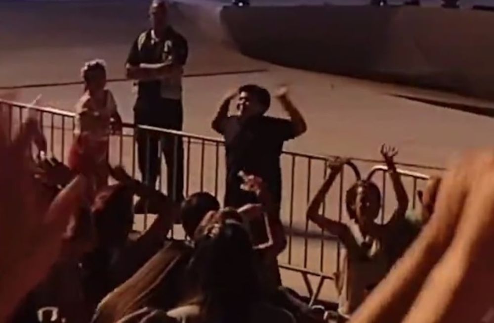 Videos: un nene animó a todo en Fran Romero Day con sus “pasos prohibidos” en la previa de Lali
