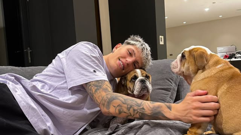 Alejandro Garnacho y una generosa recompensa para la fanática que encontró a sus perros.