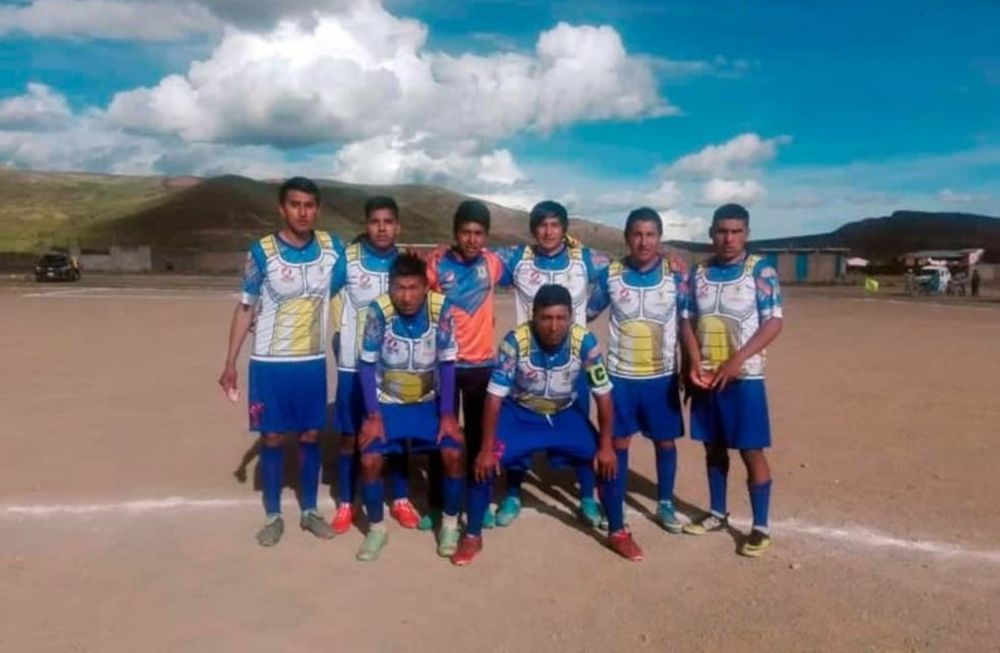 Con Dragon Ball y Jack Sparrow, las raras camisetas de los clubes peruanos