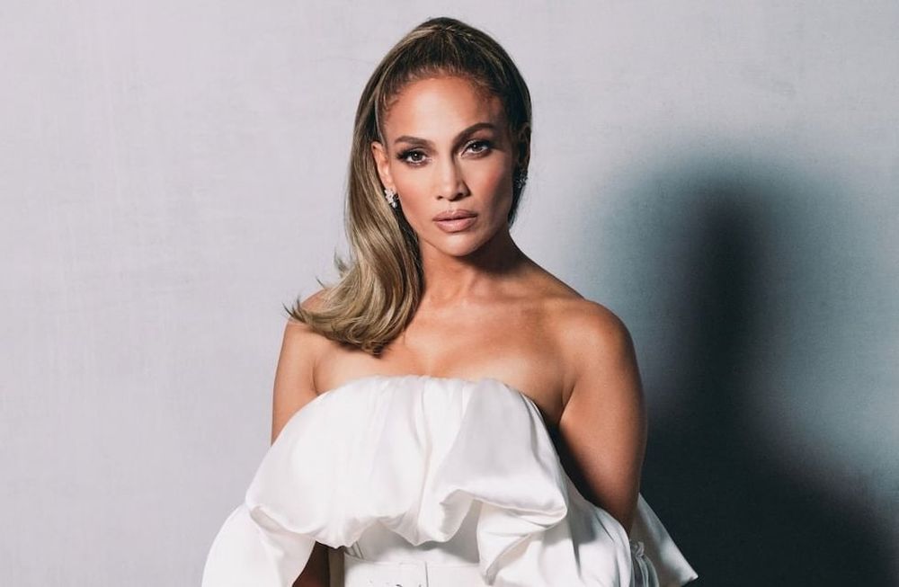 Jennifer Lopez tuvo un inconveniente técnico y su rostro quedó al descubierto
